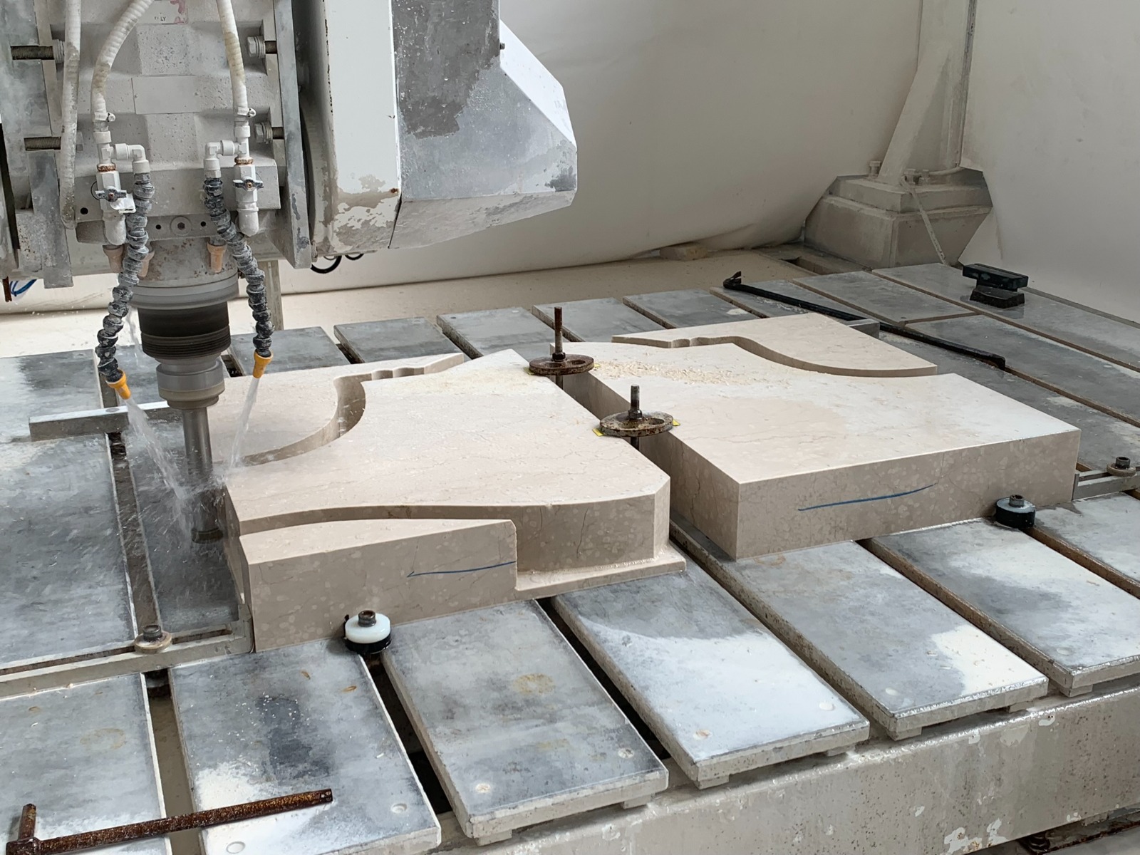 Lavorazione CNC su marmo